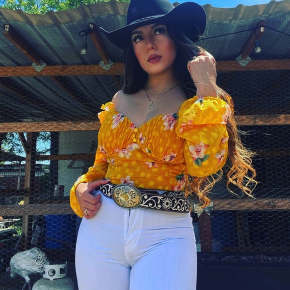 Tops - Picture 2 of 3